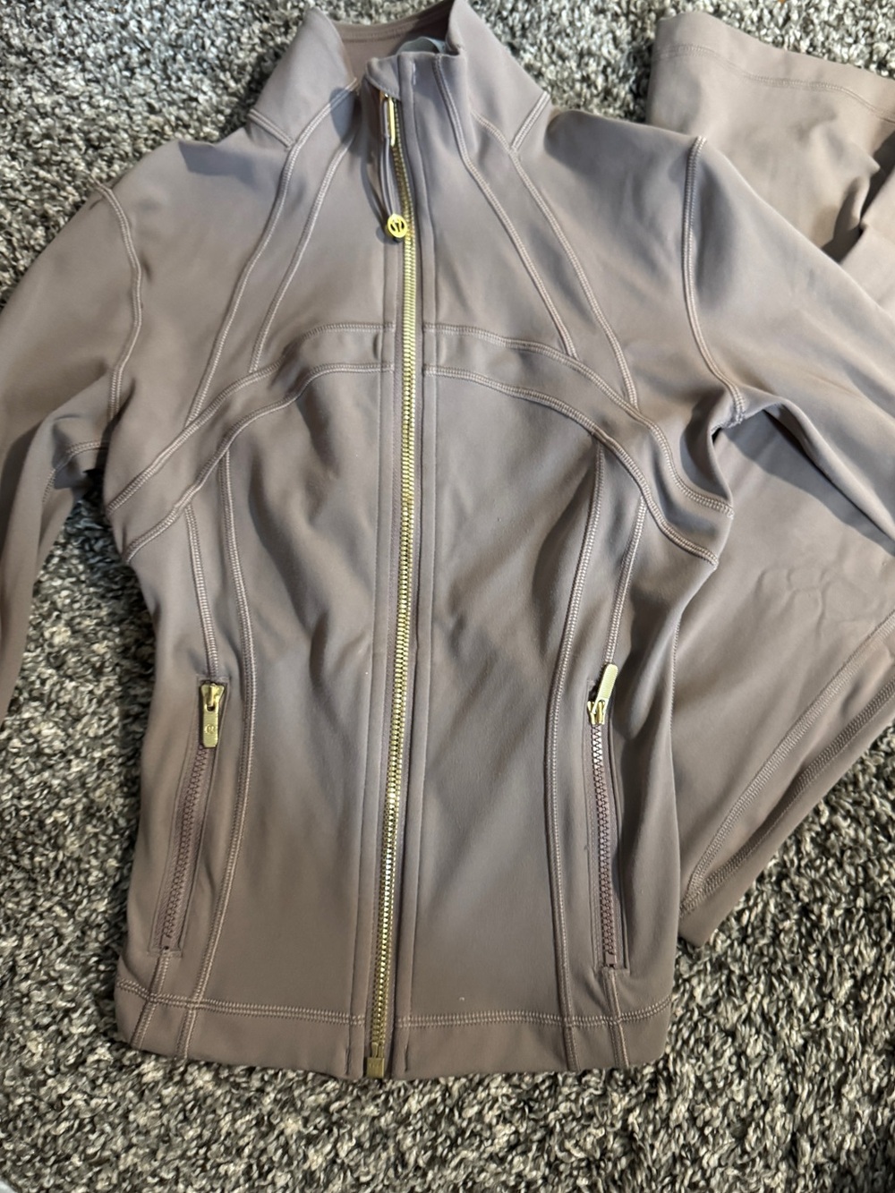 Lululemon set in Taupe